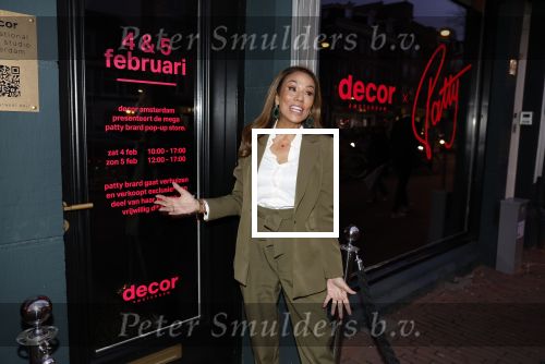 Amsterdam 3 februari 2023
Patty Brard verkoopt vrijwillig haar inboeder bij Decor Amsterdam. Ook sochter Priscilla Nasi en haar Man Antoine zijn aanwezig.