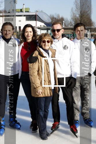 Amsterdam 7 februari 2023
Presentatie Hollandse 100 / Lymphe&Co op de Jaap Edenbaan . Aanwezig oa Prinses Margriet Prins Bernhard Monique des Bouvrie Jan des Bouvrie Marianne Timmer Benjamin Aslan en Nino Wilkes .