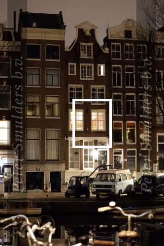 Amsterdam 12 februari 2023
Huis Prinses Amalia op de gracht in Amsterdam . De Blauwe bus staat er al vanaf kerst 2022.
