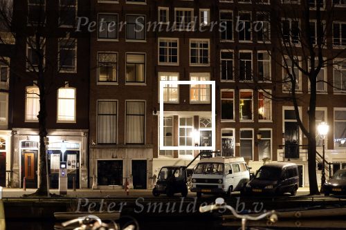 Amsterdam 12 februari 2023
Huis Prinses Amalia op de gracht in Amsterdam . De Blauwe bus staat er al vanaf kerst 2022.