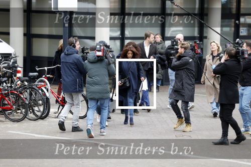 Utrecht 9 februari 2023
Kort geding Roxeanne Hazes vs. Rachel Hazes.  Roxeanne Hazes haar advocaat Maarten Kox (l) komt aan bij de rechtbank in Utrecht. Naast hem loopt ex advocaat Mr Tomlow en erachter Marieke v Beek en Robert Arjan Israel met vriendin