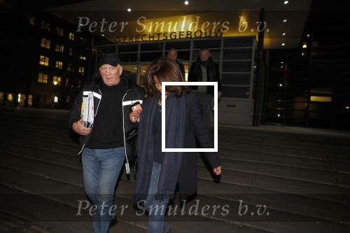 Utrecht 9 februari 2023
Kort geding Roxeanne Hazes vs. Rachel Hazes.  Roxeanne Hazes haar advocaat Maarten Kox (l) komt aan bij de rechtbank in Utrecht. Naast hem loopt ex advocaat Mr Tomlow en erachter Marieke v Beek en Robert Arjan Israel met vriendin