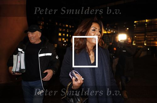 Utrecht 9 februari 2023
Kort geding Roxeanne Hazes vs. Rachel Hazes.  Roxeanne Hazes haar advocaat Maarten Kox (l) komt aan bij de rechtbank in Utrecht. Naast hem loopt ex advocaat Mr Tomlow en erachter Marieke v Beek en Robert Arjan Israel met vriendin