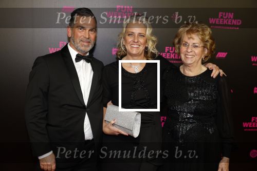 Amsterdam 16 januari 2023
Premiere Fijn weekend in Tuschinski.
De cast bestaat uit oa Sarah Chronis Carolien Spoor Jon karthaus Lisa Zweerman Steef de Bot Kay Greidanus en Aus Greidanus sr.