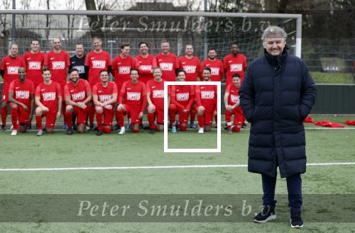 Amsterdam 28 januari 2023
Rene Froger sponsort met de toppers het voetbal elftal waar oa zijn zoons Danny en Maxim . Ook Danilo Kuipers speelt in dit elftal.