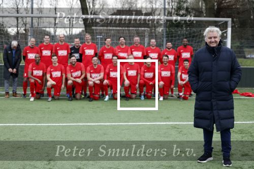Amsterdam 28 januari 2023
Rene Froger sponsort met de toppers het voetbal elftal waar oa zijn zoons Danny en Maxim . Ook Danilo Kuipers speelt in dit elftal.