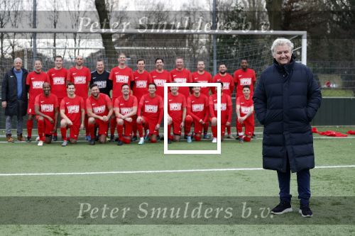Amsterdam 28 januari 2023
Rene Froger sponsort met de toppers het voetbal elftal waar oa zijn zoons Danny en Maxim . Ook Danilo Kuipers speelt in dit elftal.