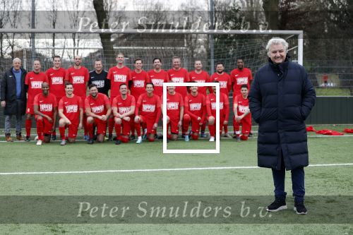 Amsterdam 28 januari 2023
Rene Froger sponsort met de toppers het voetbal elftal waar oa zijn zoons Danny en Maxim . Ook Danilo Kuipers speelt in dit elftal.