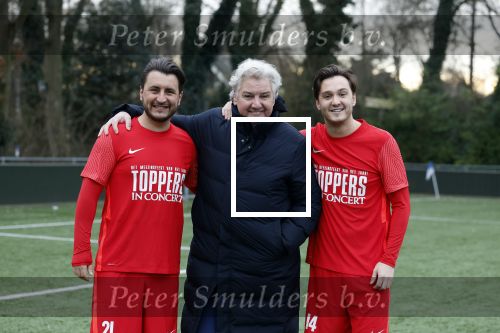 Amsterdam 28 januari 2023
Rene Froger sponsort met de toppers het voetbal elftal waar oa zijn zoons Danny en Maxim . Ook Danilo Kuipers speelt in dit elftal.