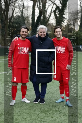 Amsterdam 28 januari 2023
Rene Froger sponsort met de toppers het voetbal elftal waar oa zijn zoons Danny en Maxim . Ook Danilo Kuipers speelt in dit elftal.