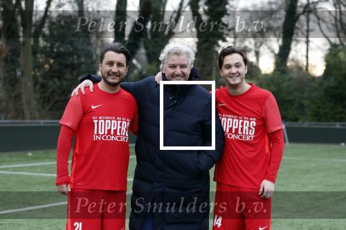 Amsterdam 28 januari 2023
Rene Froger sponsort met de toppers het voetbal elftal waar oa zijn zoons Danny en Maxim . Ook Danilo Kuipers speelt in dit elftal.