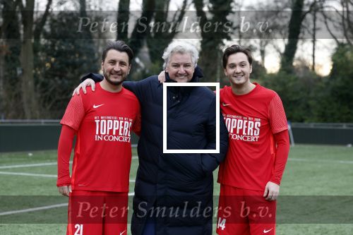 Amsterdam 28 januari 2023
Rene Froger sponsort met de toppers het voetbal elftal waar oa zijn zoons Danny en Maxim . Ook Danilo Kuipers speelt in dit elftal.