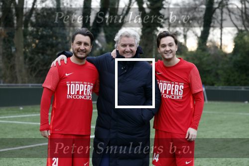 Amsterdam 28 januari 2023
Rene Froger sponsort met de toppers het voetbal elftal waar oa zijn zoons Danny en Maxim . Ook Danilo Kuipers speelt in dit elftal.