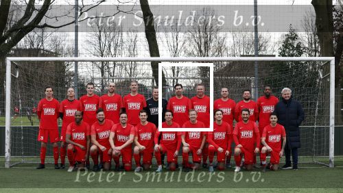 Amsterdam 28 januari 2023
Rene Froger sponsort met de toppers het voetbal elftal waar oa zijn zoons Danny en Maxim . Ook Danilo Kuipers speelt in dit elftal.
