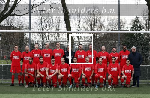Amsterdam 28 januari 2023
Rene Froger sponsort met de toppers het voetbal elftal waar oa zijn zoons Danny en Maxim . Ook Danilo Kuipers speelt in dit elftal.