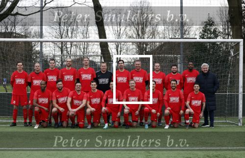 Amsterdam 28 januari 2023
Rene Froger sponsort met de toppers het voetbal elftal waar oa zijn zoons Danny en Maxim . Ook Danilo Kuipers speelt in dit elftal.