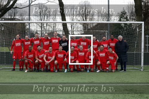 Amsterdam 28 januari 2023
Rene Froger sponsort met de toppers het voetbal elftal waar oa zijn zoons Danny en Maxim . Ook Danilo Kuipers speelt in dit elftal.
