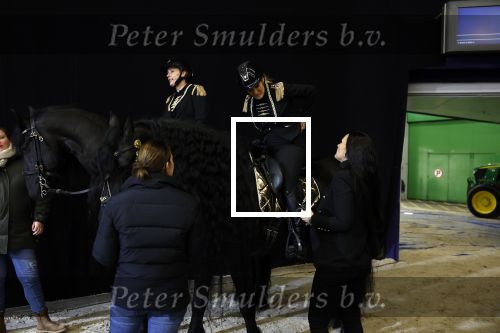 Amsterdam 28 januari 2023
Samantha Steenwijk rijdt op haar paard een kuhr terwijl ze zingt tijdens Jumping Amsterdam in de RAI.