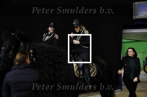 Amsterdam 28 januari 2023
Samantha Steenwijk rijdt op haar paard een kuhr terwijl ze zingt tijdens Jumping Amsterdam in de RAI.