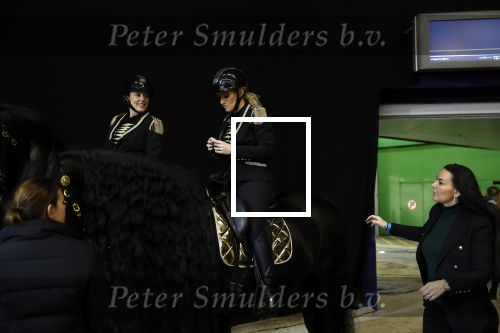 Amsterdam 28 januari 2023
Samantha Steenwijk rijdt op haar paard een kuhr terwijl ze zingt tijdens Jumping Amsterdam in de RAI.
