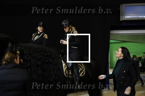Amsterdam 28 januari 2023
Samantha Steenwijk rijdt op haar paard een kuhr terwijl ze zingt tijdens Jumping Amsterdam in de RAI.