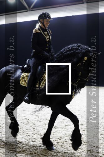Amsterdam 28 januari 2023
Samantha Steenwijk rijdt op haar paard een kuhr terwijl ze zingt tijdens Jumping Amsterdam in de RAI.