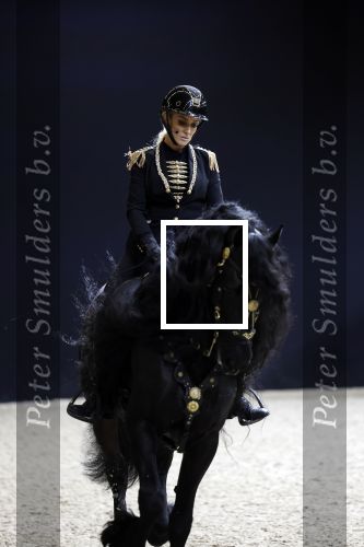 Amsterdam 28 januari 2023
Samantha Steenwijk rijdt op haar paard een kuhr terwijl ze zingt tijdens Jumping Amsterdam in de RAI.