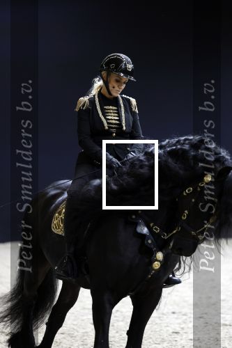 Amsterdam 28 januari 2023
Samantha Steenwijk rijdt op haar paard een kuhr terwijl ze zingt tijdens Jumping Amsterdam in de RAI.