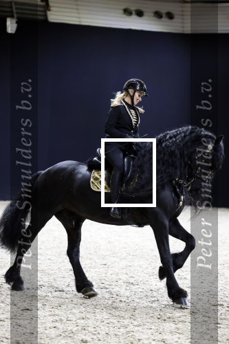 Amsterdam 28 januari 2023
Samantha Steenwijk rijdt op haar paard een kuhr terwijl ze zingt tijdens Jumping Amsterdam in de RAI.