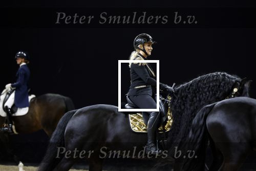 Amsterdam 28 januari 2023
Samantha Steenwijk rijdt op haar paard een kuhr terwijl ze zingt tijdens Jumping Amsterdam in de RAI.