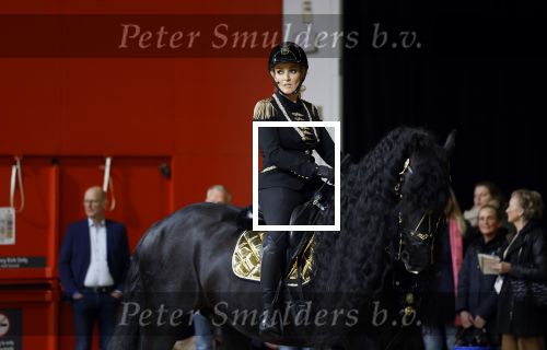 Amsterdam 28 januari 2023
Samantha Steenwijk rijdt op haar paard een kuhr terwijl ze zingt tijdens Jumping Amsterdam in de RAI.