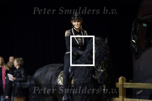Amsterdam 28 januari 2023
Samantha Steenwijk rijdt op haar paard een kuhr terwijl ze zingt tijdens Jumping Amsterdam in de RAI.