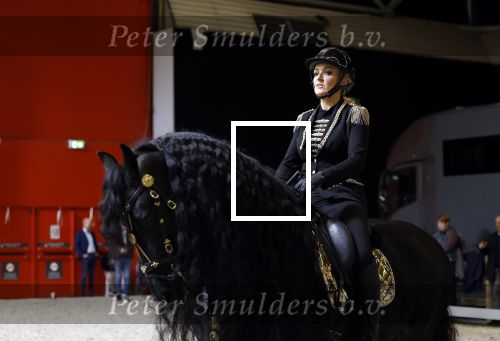 Amsterdam 28 januari 2023
Samantha Steenwijk rijdt op haar paard een kuhr terwijl ze zingt tijdens Jumping Amsterdam in de RAI.