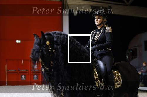 Amsterdam 28 januari 2023
Samantha Steenwijk rijdt op haar paard een kuhr terwijl ze zingt tijdens Jumping Amsterdam in de RAI.