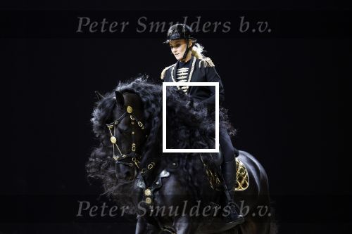 Amsterdam 28 januari 2023
Samantha Steenwijk rijdt op haar paard een kuhr terwijl ze zingt tijdens Jumping Amsterdam in de RAI.