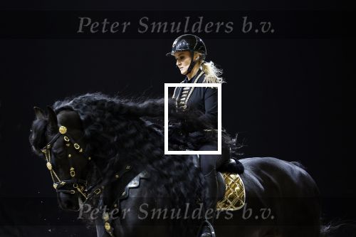 Amsterdam 28 januari 2023
Samantha Steenwijk rijdt op haar paard een kuhr terwijl ze zingt tijdens Jumping Amsterdam in de RAI.