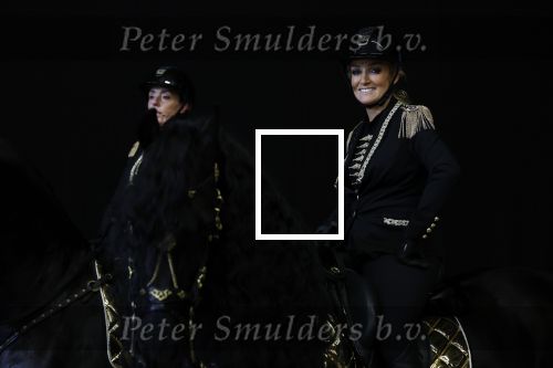 Amsterdam 28 januari 2023
Samantha Steenwijk rijdt op haar paard een kuhr terwijl ze zingt tijdens Jumping Amsterdam in de RAI.
