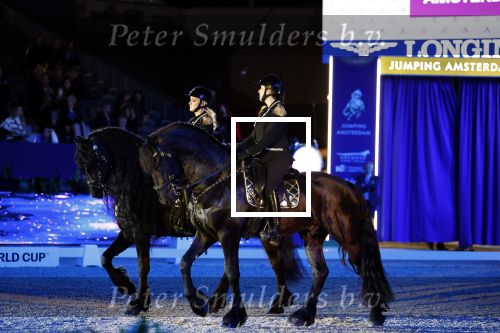 Amsterdam 28 januari 2023
Samantha Steenwijk rijdt op haar paard een kuhr terwijl ze zingt tijdens Jumping Amsterdam in de RAI.