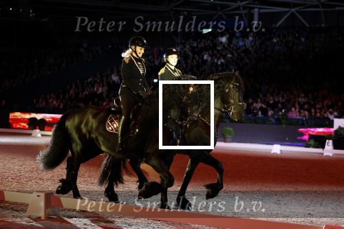 Amsterdam 28 januari 2023
Samantha Steenwijk rijdt op haar paard een kuhr terwijl ze zingt tijdens Jumping Amsterdam in de RAI.