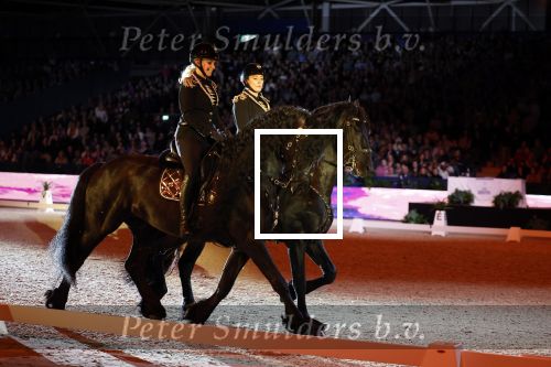 Amsterdam 28 januari 2023
Samantha Steenwijk rijdt op haar paard een kuhr terwijl ze zingt tijdens Jumping Amsterdam in de RAI.