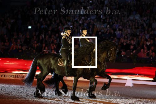 Amsterdam 28 januari 2023
Samantha Steenwijk rijdt op haar paard een kuhr terwijl ze zingt tijdens Jumping Amsterdam in de RAI.