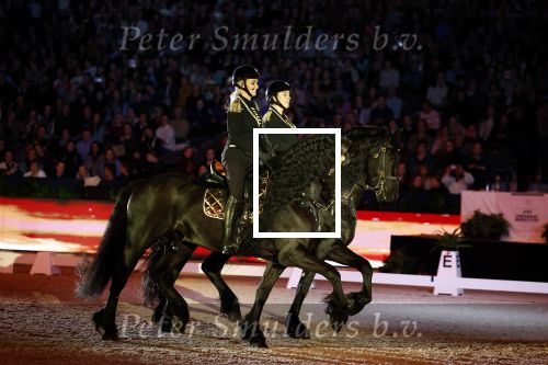 Amsterdam 28 januari 2023
Samantha Steenwijk rijdt op haar paard een kuhr terwijl ze zingt tijdens Jumping Amsterdam in de RAI.