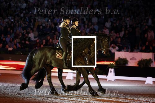 Amsterdam 28 januari 2023
Samantha Steenwijk rijdt op haar paard een kuhr terwijl ze zingt tijdens Jumping Amsterdam in de RAI.