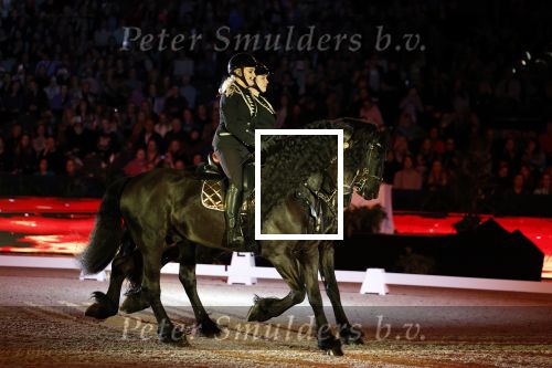 Amsterdam 28 januari 2023
Samantha Steenwijk rijdt op haar paard een kuhr terwijl ze zingt tijdens Jumping Amsterdam in de RAI.