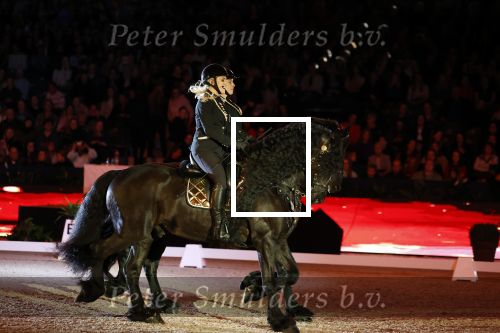 Amsterdam 28 januari 2023
Samantha Steenwijk rijdt op haar paard een kuhr terwijl ze zingt tijdens Jumping Amsterdam in de RAI.