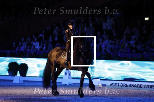 Amsterdam 28 januari 2023
Samantha Steenwijk rijdt op haar paard een kuhr terwijl ze zingt tijdens Jumping Amsterdam in de RAI.