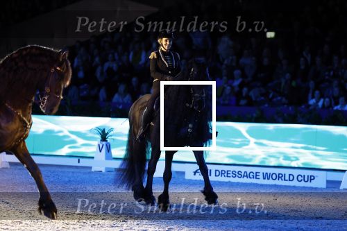 Amsterdam 28 januari 2023
Samantha Steenwijk rijdt op haar paard een kuhr terwijl ze zingt tijdens Jumping Amsterdam in de RAI.