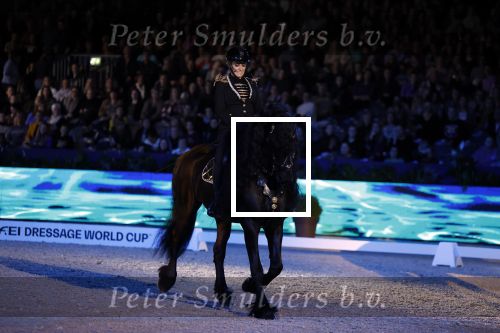 Amsterdam 28 januari 2023
Samantha Steenwijk rijdt op haar paard een kuhr terwijl ze zingt tijdens Jumping Amsterdam in de RAI.
