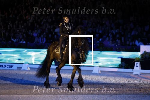 Amsterdam 28 januari 2023
Samantha Steenwijk rijdt op haar paard een kuhr terwijl ze zingt tijdens Jumping Amsterdam in de RAI.