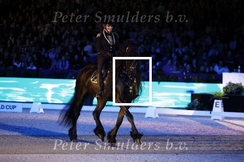 Amsterdam 28 januari 2023
Samantha Steenwijk rijdt op haar paard een kuhr terwijl ze zingt tijdens Jumping Amsterdam in de RAI.